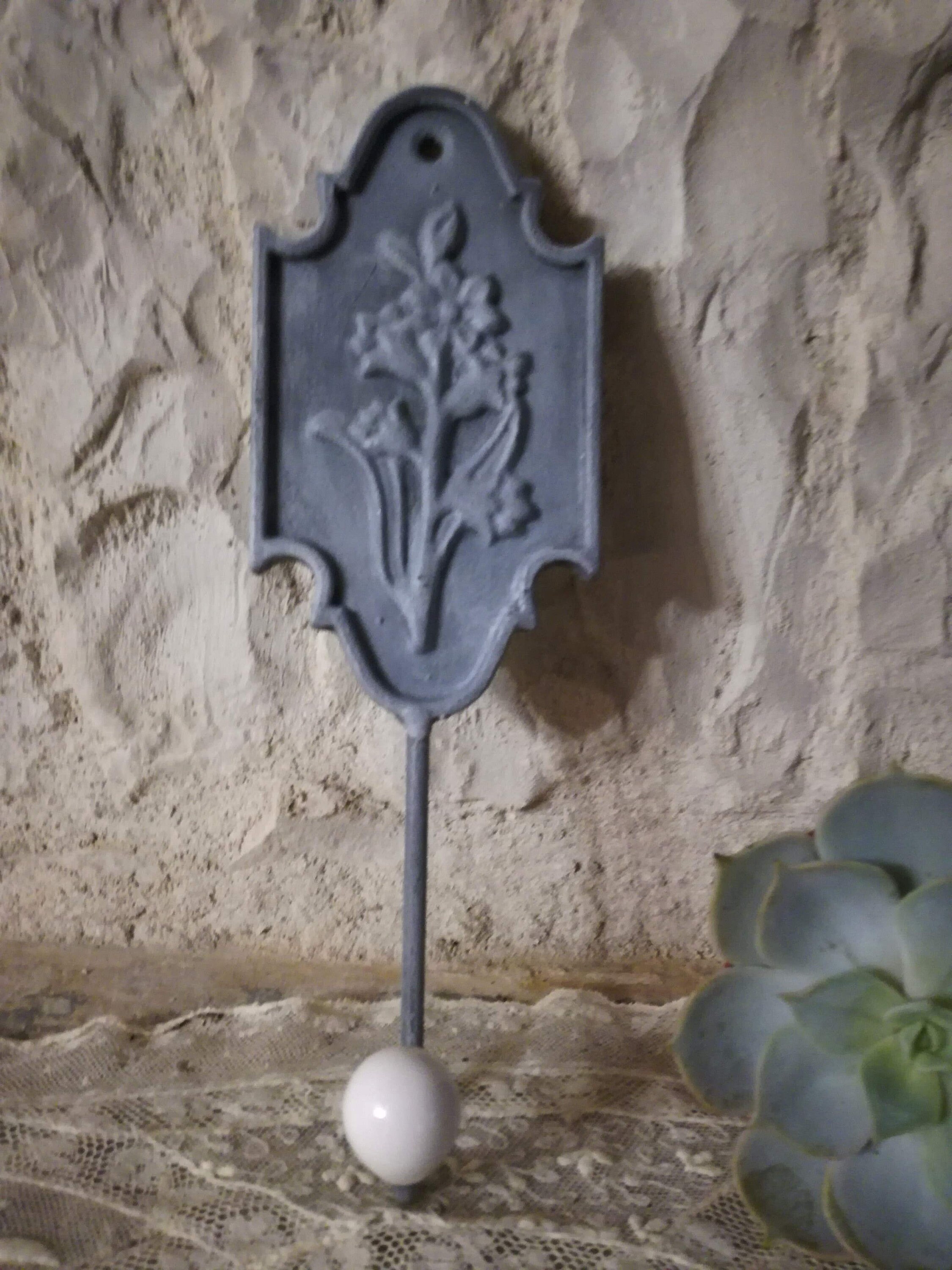 Patère en Métal Patinée Grise