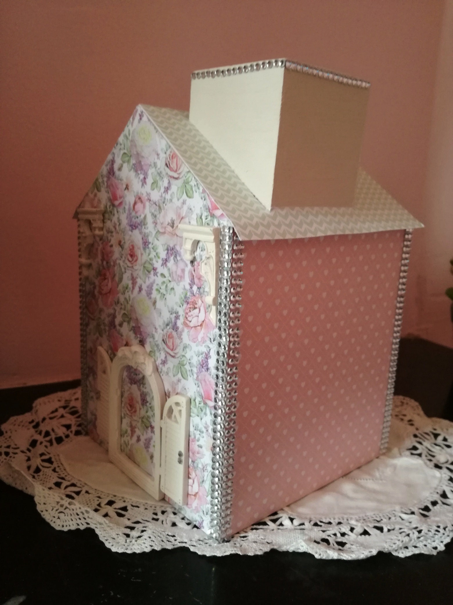 Petite Boite à Mouchoir Carrée en Forme de Maisonnette Style Shabby, Fleuri, Esprit Campagne Pour Ca