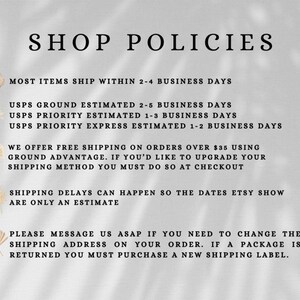 Puede incluir: Pol&iacute;ticas de la tienda para una tienda Etsy. La mayor&iacute;a de los art&iacute;culos se env&iacute;an dentro de 2 a 4 d&iacute;as h&aacute;biles. El env&iacute;o por USPS Ground se estima en 2 a 5 d&iacute;as h&aacute;biles. El env&iacute;o por USPS Priority se estima en 1 a 3 d&iacute;as h&aacute;biles. El env&iacute;o por USPS Priority Express se estima en 1 a 2 d&iacute;as h&aacute;biles. El env&iacute;o gratuito se ofrece en pedidos superiores a $35. Los retrasos en el env&iacute;o pueden ocurrir, por lo que las fechas que muestra Etsy son solo una estimaci&oacute;n. Si necesita cambiar la direcci&oacute;n de env&iacute;o de su pedido, env&iacute;e un mensaje a la tienda lo antes posible. Si un paquete es devuelto, deber&aacute; comprar una nueva etiqueta de env&iacute;o.