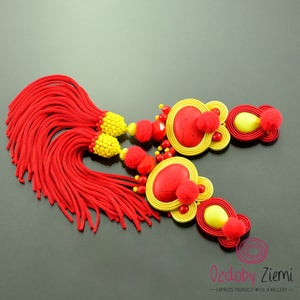 Pom Pom Ohrringe rot gelb, Boho Ohrringe rot, lange Ohrringe Zigeuner rot, Hippie Ohrringe rot gelb, bunte funky Ohrringe mit Quaste
