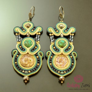 Longues boucles d'oreilles lustre turquoise dorées, boucles d'oreilles soutache bleu beige, boucles d'oreilles brillantes uniques, longues boucles d'oreilles colorées, lustre coloré