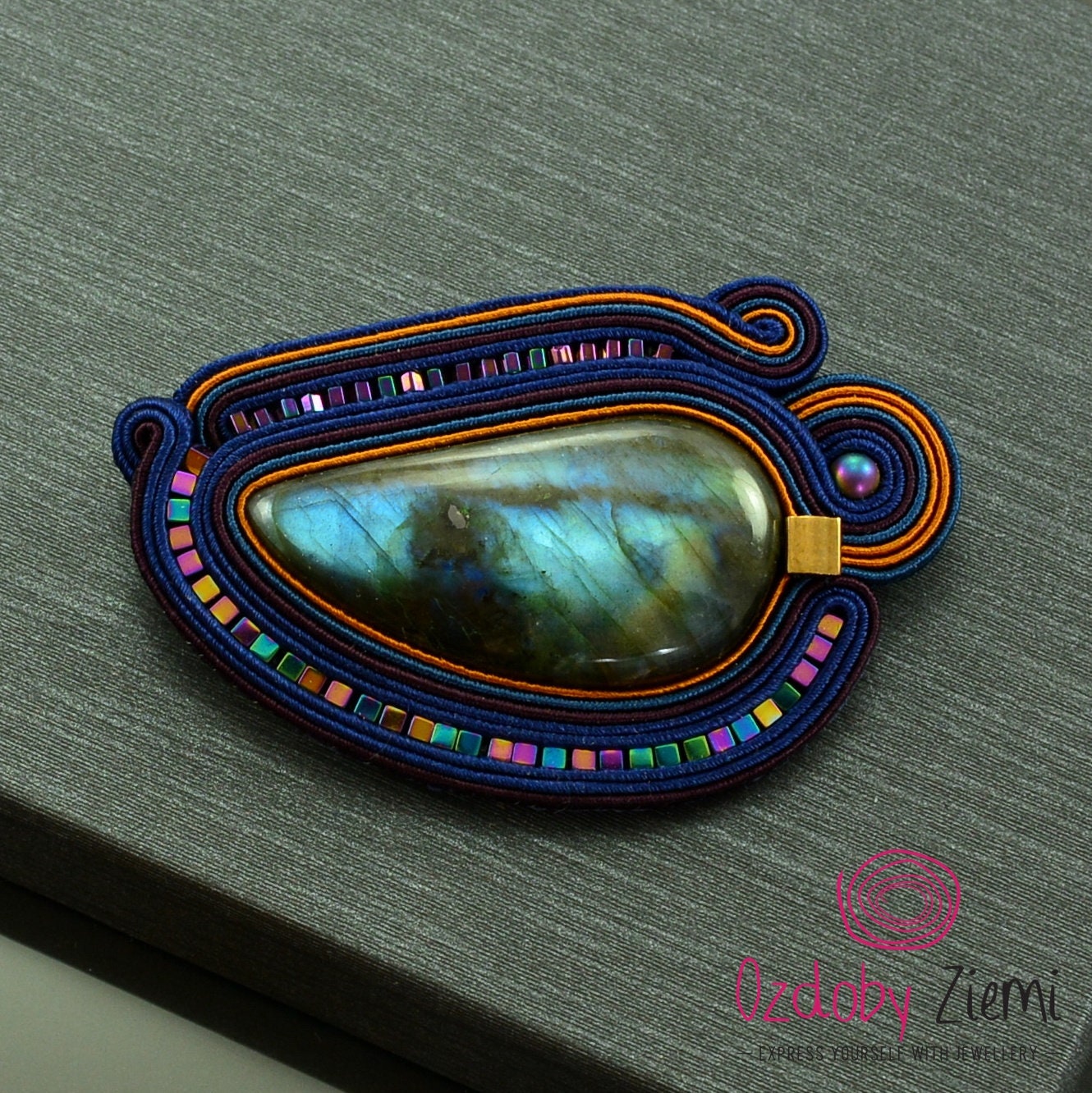 Soutache brooch, labradorite jewelry, handmade brooch, labradorite brooch, gemstone brooch, hand embroidery, navy blue brooch, glossy brooch