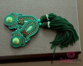 Boucles d'oreilles soutache vertes printanières, longues boucles d'oreilles bohèmes vert émeraude avec pompons, grandes boucles d'oreilles vertes, grandes boucles d'oreilles vert gipsy, boucles d'oreilles pendantes vertes