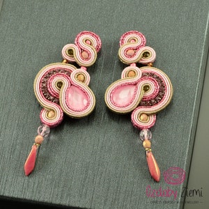Long pink crystal earrings, dangle pink earrings, pink beige earrings for boho wedding, pastel pink soutache earrings, pink gipsy earrings