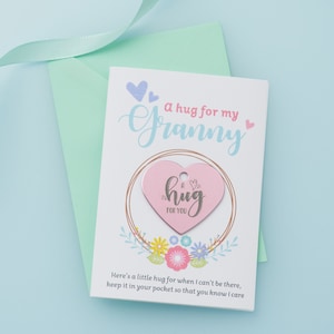 Biglietto ricordo personalizzato con piccolo abbraccio floreale per la nonna