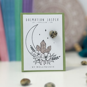 Dalmatiner Jaspis Kristall Herz auf Karte | Token Geschenk | Andenken | Sorgen Steine | Natürlicher Kristall | Durchdachtes Geschenk | Letterbox Geschenk
