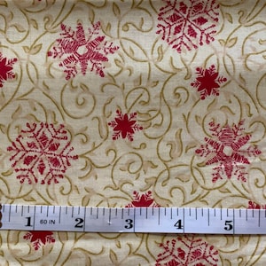 Rural Estate Quilter&#39;s Stash Winner Winner Chicken Dinner Vintage 1990&#39;s Fuchsia Beige Cream Snowflake Cotton Fabric FQ+ Christmas Winter