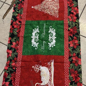 NIEDOKOŃCZONY haftowany bieżnik świąteczny 20"x 50" Potrzeba całej wioski