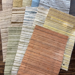 Muestra de tela para cortinas texturizada de rayón hilado "Status" de la década de 1960 en 13 colores, 26,7 x 16,5 cm. Ir de compras a la tienda de artículos variados.