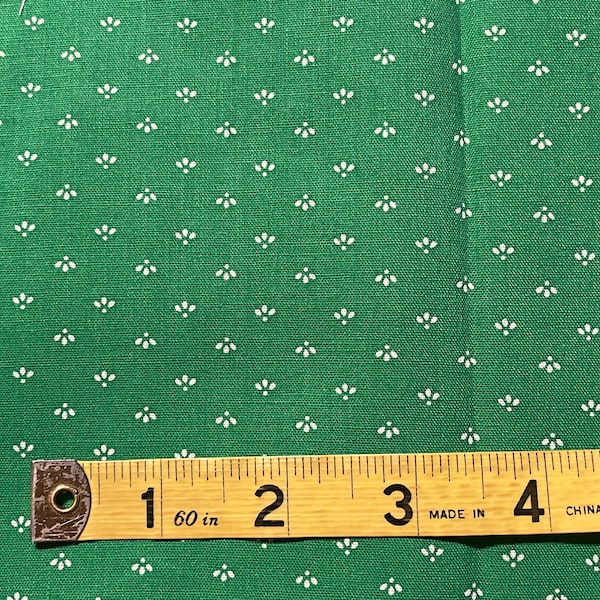 Salle de cachette du quilteur de domaine rural pour parcourir le vôtre vraiment Kelly Green Calico Fabric FQ 18"x 22"/plus