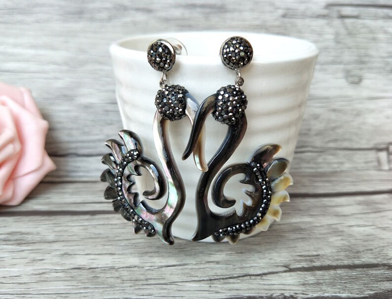 Pave Zircon Earrings For Woman Fashion Jewelry ER404 5 Pairs Gorgeous Shell carved swan shape charms shell earrings