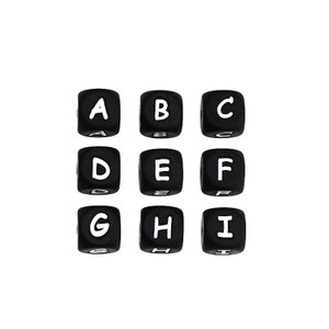 12 mm ブラック スクエア キューブ 文字 シリコン ビーズ、シリコン文字ビーズ、英語アルファベット文字ビーズ、ソフトルースビーズ、ジュエリークラフト作り