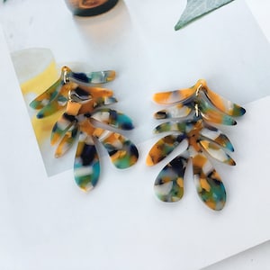 6 PCS 58*41mm Leaf Pendant Charms Tortoise Leaf shape Cellulose Acetate Colorful Charm Plastic Resin Acrylic Pendant Diy Jewelry Accessories