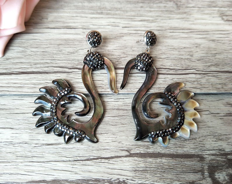 Pave Zircon Earrings For Woman Fashion Jewelry ER404 5 Pairs Gorgeous Shell carved swan shape charms shell earrings