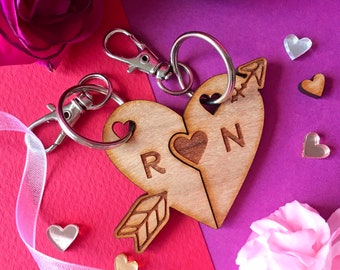 Personalised Valentines Love Heart Keyrings for Couples, Cupid's Heart Adjoining Keyring, Personalised Wooden Love Heart Connecting Keyrings