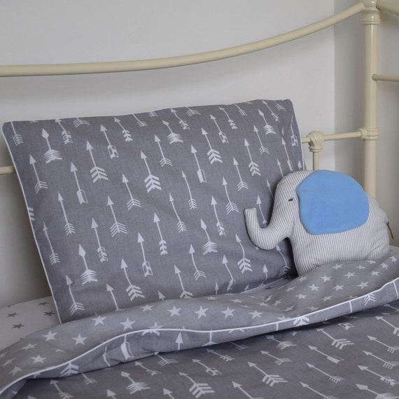 Cot Bed or Single Bed Duvet Cover Set With Arrows Stars With