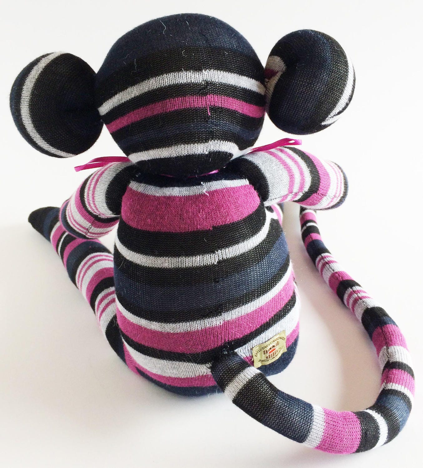 ストライプ柄ソックモンキーぬいぐるみ：フクシア、ネイビー、グレー