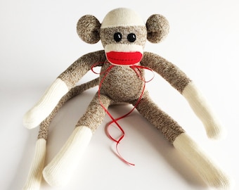 Mono de calcetín de tacón rojo Rockford hecho a mano: juguete de peluche tradicional