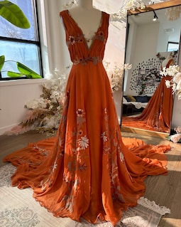 long maxi summer dresses Women’s Blue Strappy Dress – Flowy Beach Dress S/M Men's Satin Dress Shirt Color:Emerald Modern Bridal Fashion A timeless boho maxi