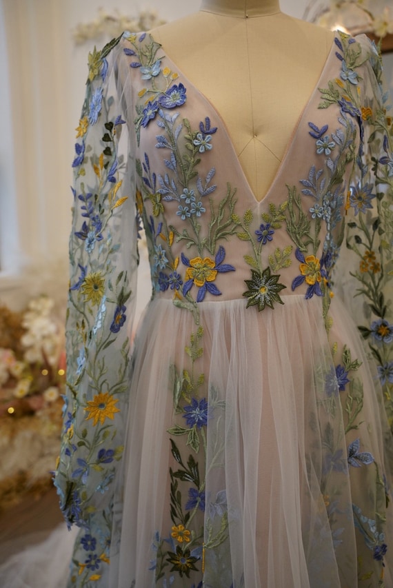Primrose | Unique Color Wedding Dress | Vintage Wedding Dress | Fairy Wedding  Dress | Floral Dress Sleeves | Sample | 3-4 Month Delivery - Etsy