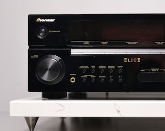 Calacatta Luna Turntable Stand: White Caesarstone Platform (18x16x1.25)