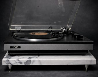 DizzyStone Audio Series – White Engineered Stone Turntable Platform 18x18x1.25 with Brass Spikes