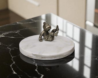 8" Round Calacatta Marble Base: Sculpture Art Display