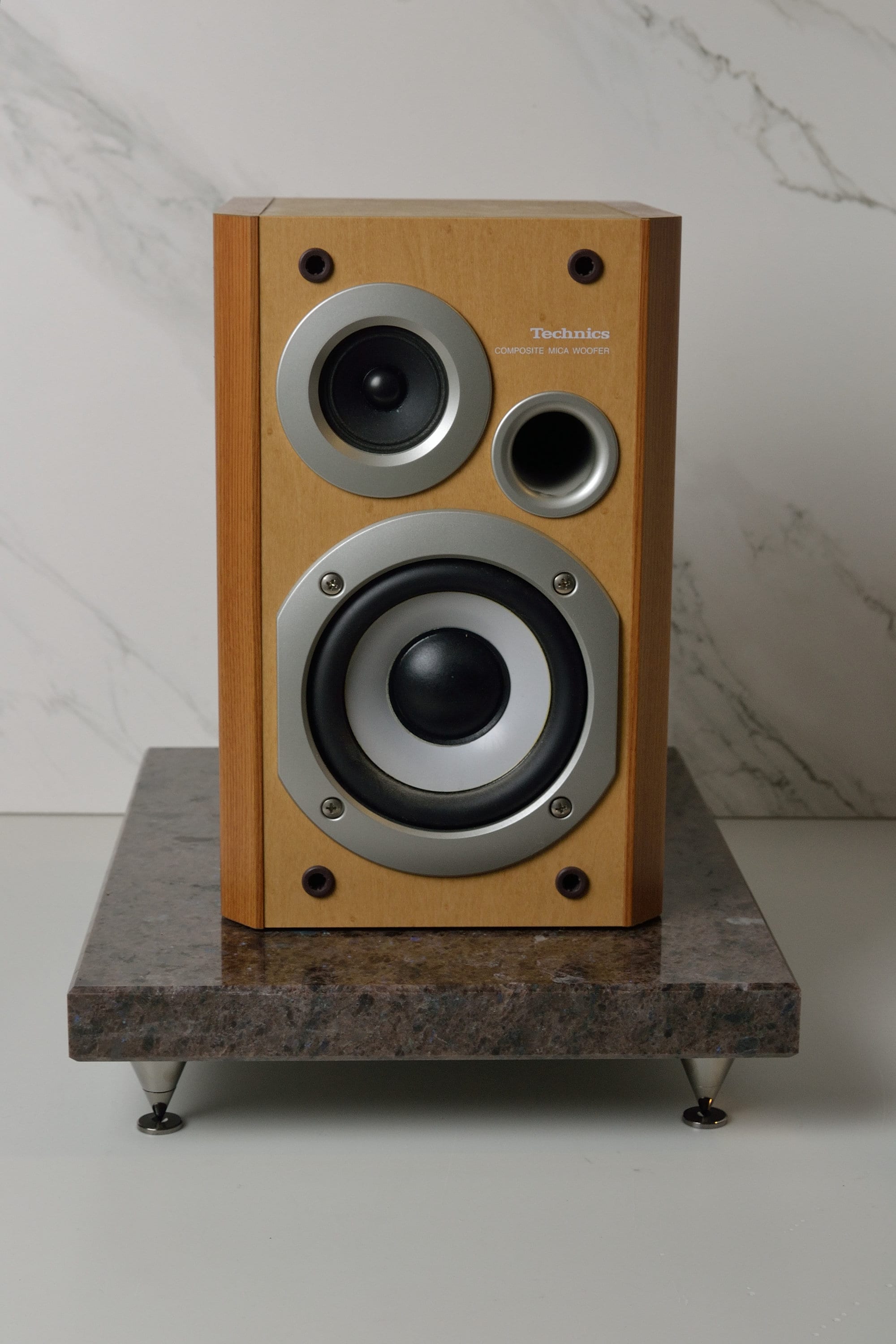 technics speaker stands