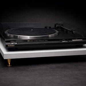 White Caesarstone Turntable Isolation Platform 18x18x1.125 with Brass Spikes, Record Player Stand