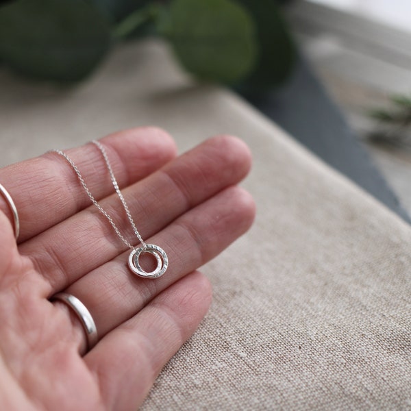 Interlinked circle sterling silver necklace for women, hammered silver dainty pendant,  minimalist necklace gift for woman