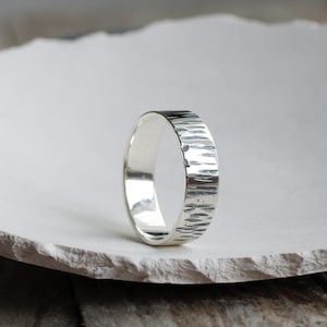 Bague en argent oxydé martelé, large bague en argent, bague unisexe en argent sterling, bagues sur mesure, bagues pour hommes, bagues pour femmes image 1