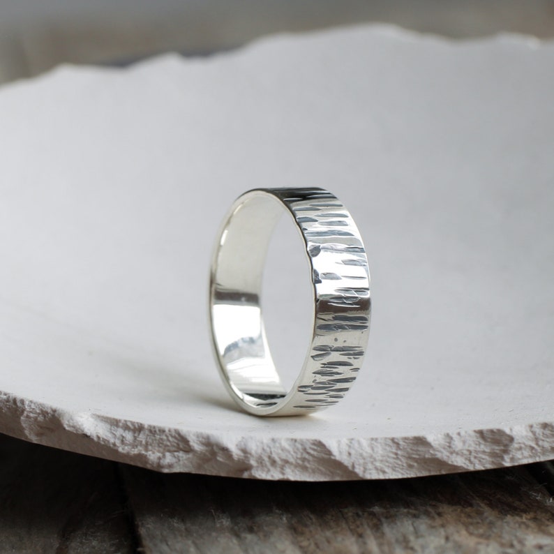 Hammered Oxidised Silver Ring, Wide silver ring, Unisex ring sterling silver, custom made rings, rings for men, rings for women 画像 1