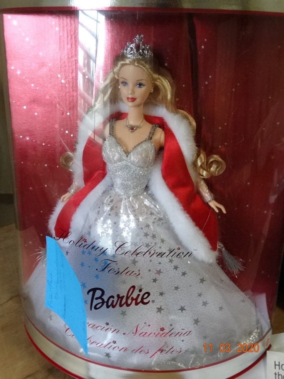 Barbie Doll Happy Holidays Christmas Doll 2001 Special Edition