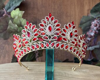 Red Quinceanera Tiara Jewelry Set: Crown, Necklace, Earrings  display picture 3