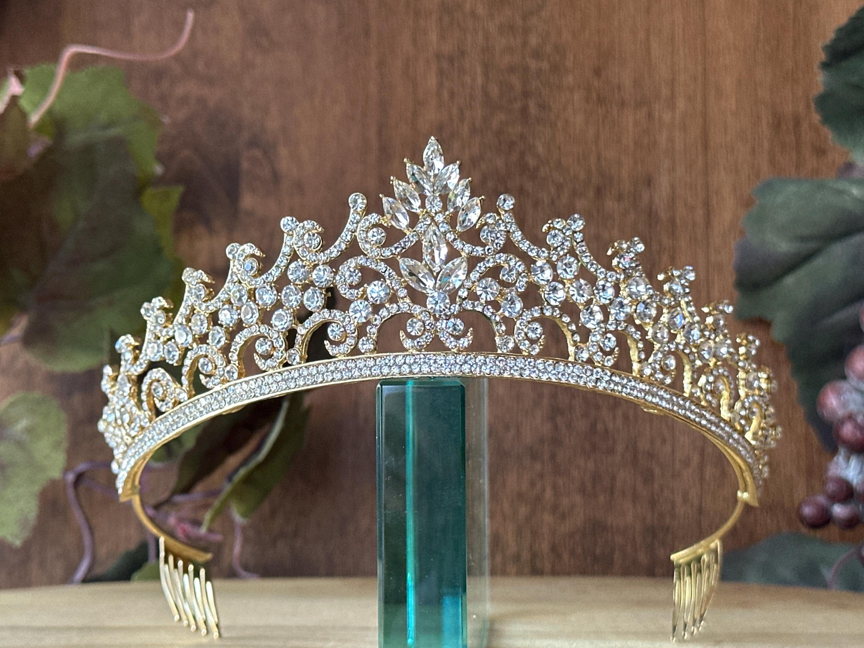 green emerald velvet dress Amazon.com: Belle Tiara Princess Crown Sparkle Gold Crown Costume  Accessories for Women Girls Halloween Cosplay Birthday Gift : Clothing,  Shoes & Jewelry main image 1