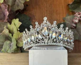 Crystal & Silver Tiara: Quinceanera, Wedding, Birthday, Coronas para Quinceañera, Prom, Lightweight