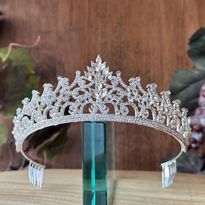 Silver and Crystal Tiara Quinceañera Tiara Wedding Tiara Birthday Coronas para Quinceañera Elegant Tiaras and Crowns for Every Occasion
