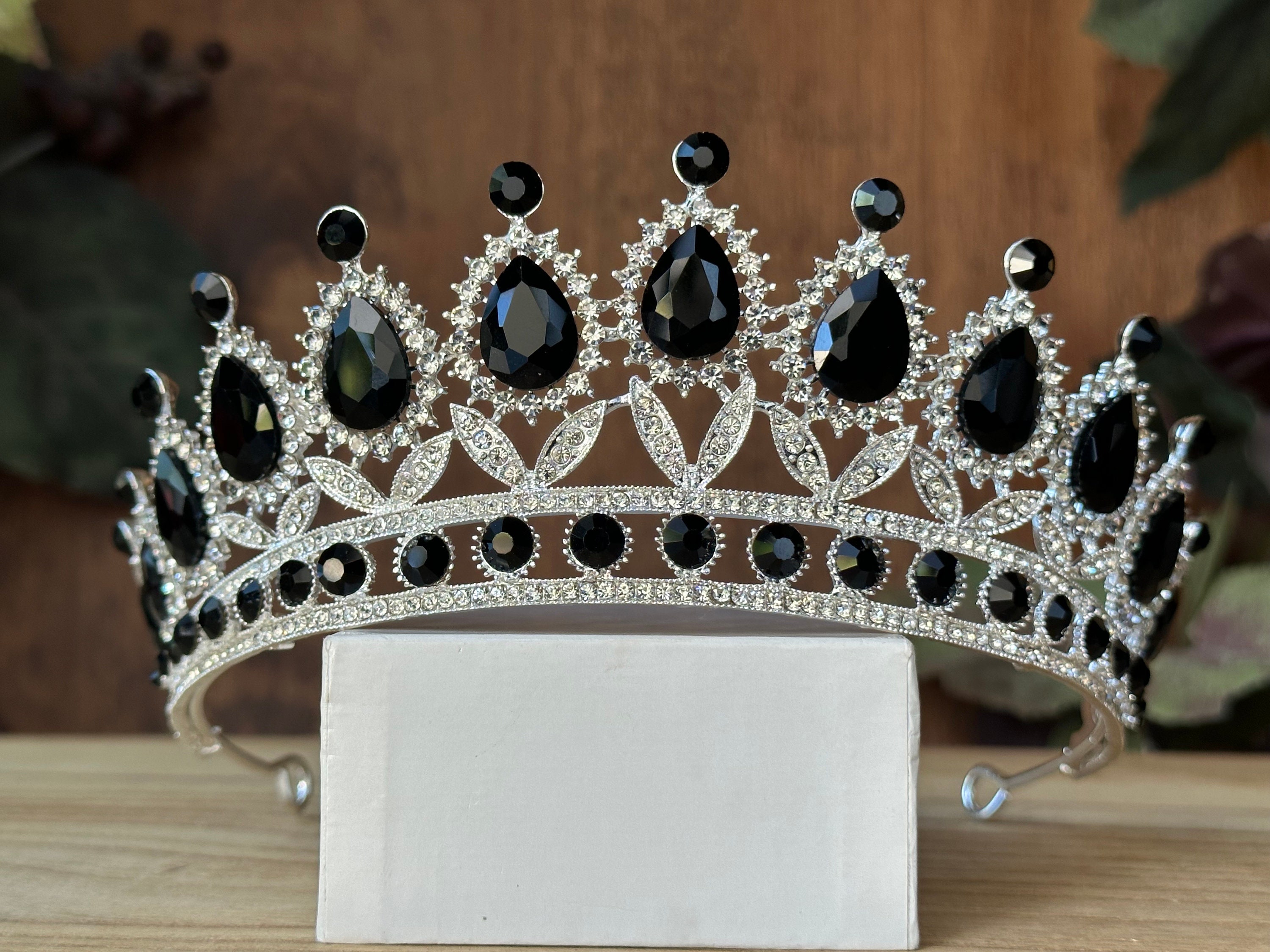Black & Silver Tiara: Quince, Wedding, Birthday, Coronas  display picture 1