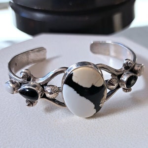 Navajo White Buffalo Turquoise Cuff Bracelet Sterling Silver Artist Signed