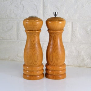 Wood Pepper Mill Grinder Salt Shaker Vintage  Made in USA Olde Thompson Dansk Style