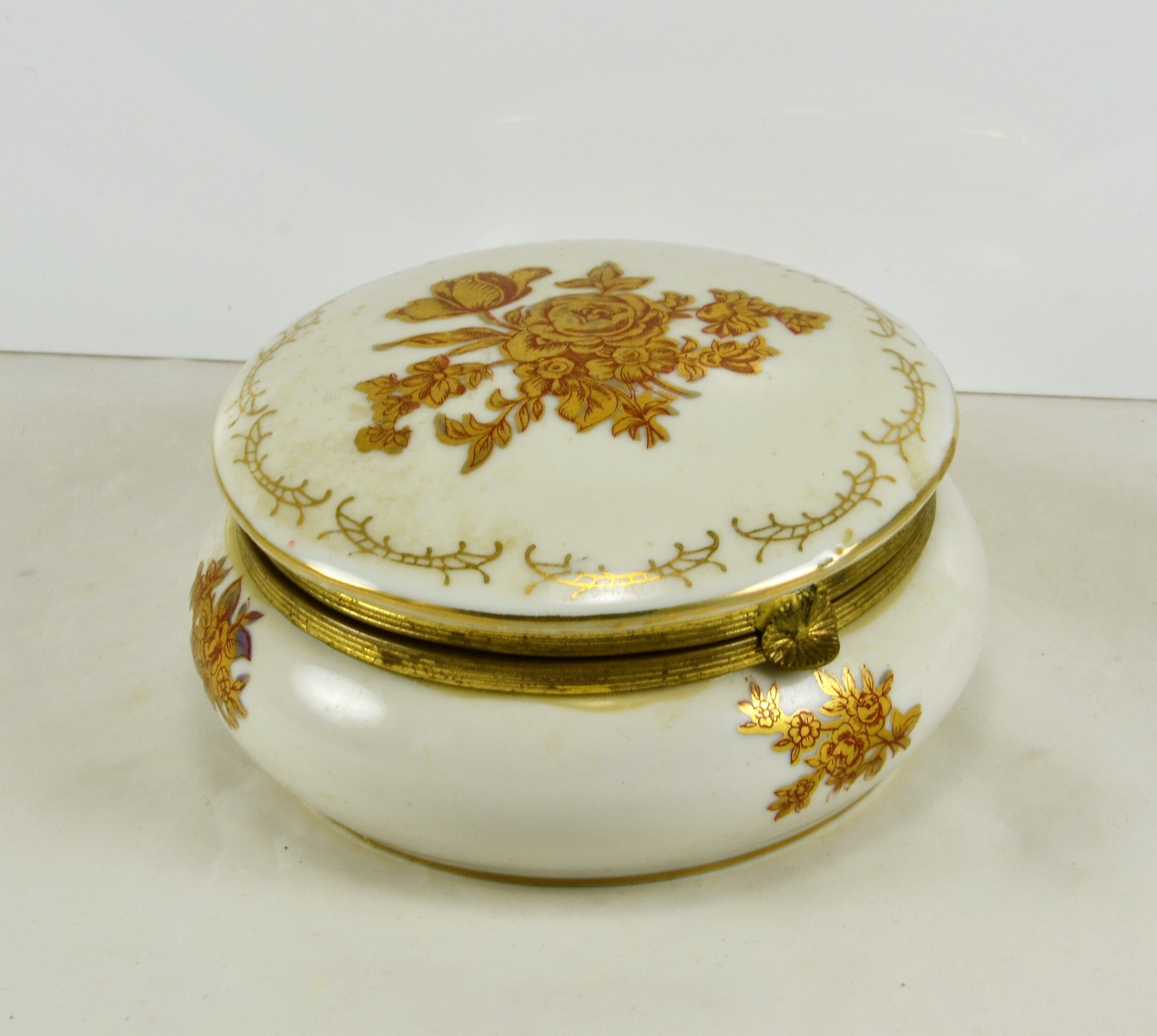金色の花柄陶器球 木箱有り 新品