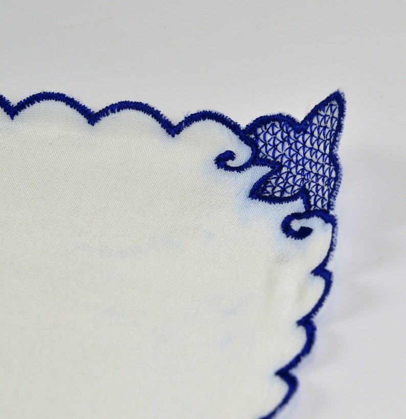 Blue Laced Tips Souvenir Handkerchief D/' Alsace France Silk Hand Embroidered Stork or Crane Flowers