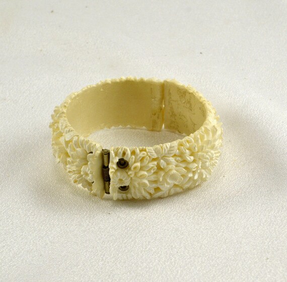 Clamper Bracelet - White Wedding Cake Celluloid -… - image 5