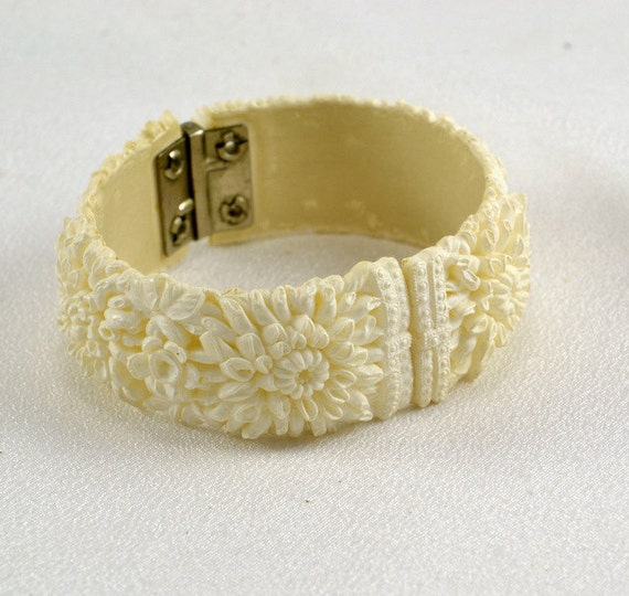 Clamper Bracelet - White Wedding Cake Celluloid -… - image 4