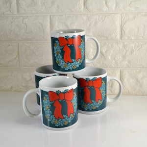 Christmas Coffee Mugs Cups Holly Wreath w/ Bow Set of 4 Hot Chocolate Cider
