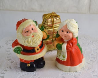 Salt Pepper Shakers Santa & Mrs. Claus Vintage Hallmark Kitsch Christmas