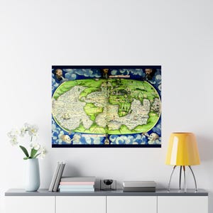 Mundo Antiguo: Mapa de proyección ovalada del siglo XVI con los polos Ártico y Antártico - Póster de Bellas Artes