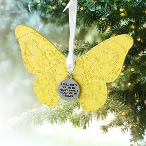 Adorno de madera conmemorativo de mariposa amarilla con encanto / regalo de simpatía por la pérdida de un ser querido / regalo de condolencia de Navidad / decoración de recuerdo