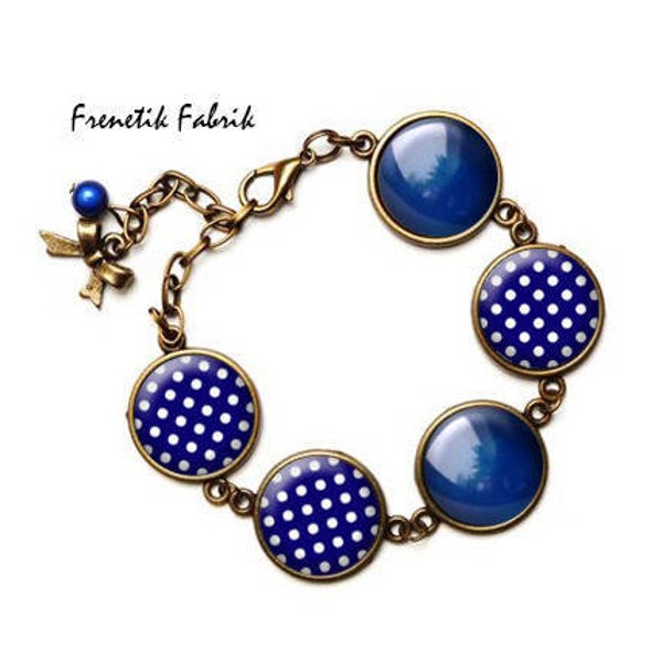 Bracelet cabochon pois blanc sur bleu marine, cadeau fantaisie femme, breloque noeud