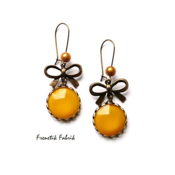 Boucles d'oreilles médaillon bronze, cabochon verre jaune, noeud rétro